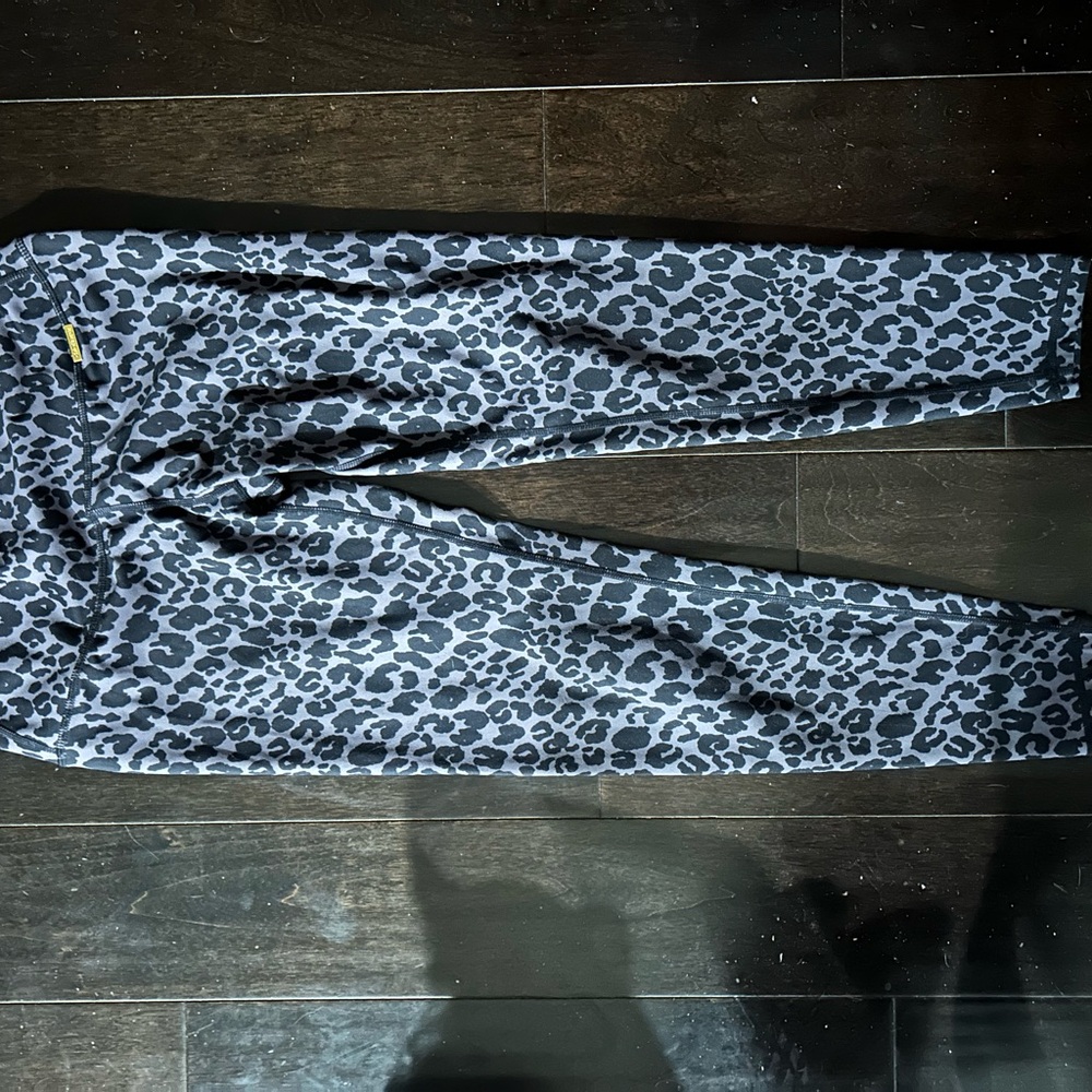 Cleo Harper Black Leopard Print Leggings stretch Yoga pants M medium designer - Picture 8 of 8